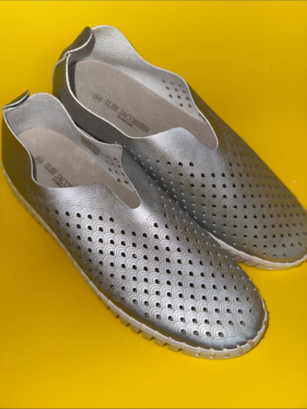 Ilse Jacobsen Silver Perforated Slip-On Mules - Picture 4 of 6
